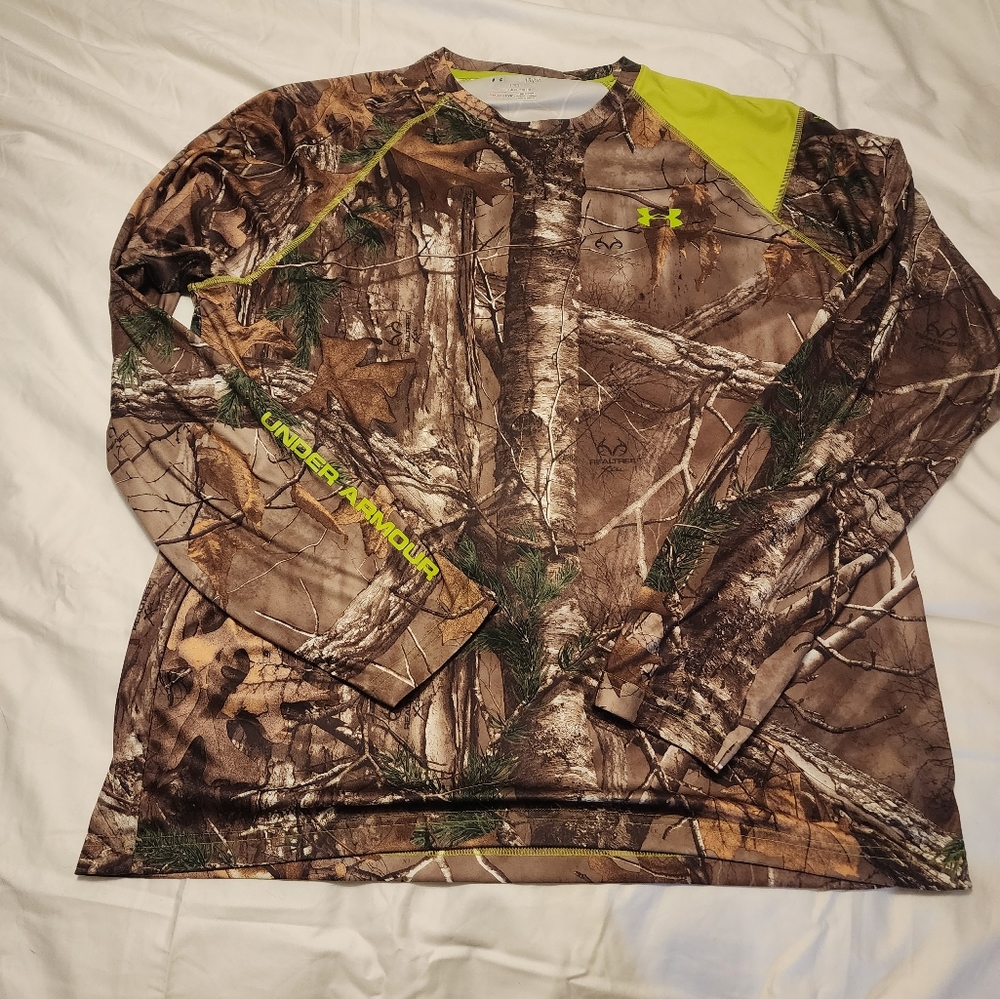 Mens Realtree print under Armour shirt